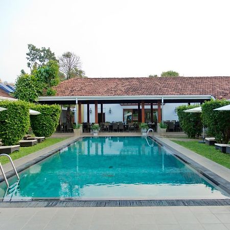 Swanee Grand Hotell Negombo Exteriör bild