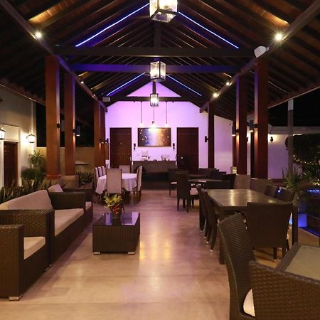 Swanee Grand Hotell Negombo Exteriör bild