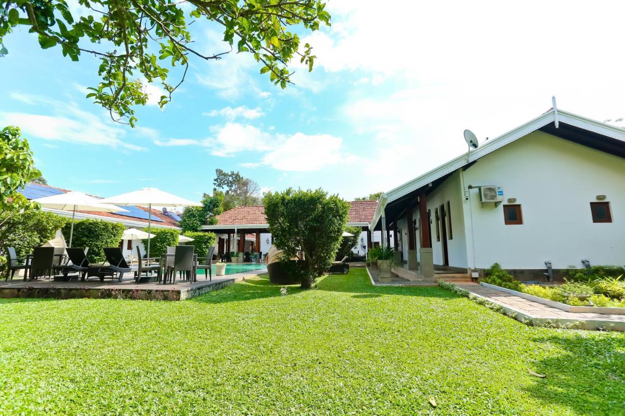 Swanee Grand Hotell Negombo Exteriör bild
