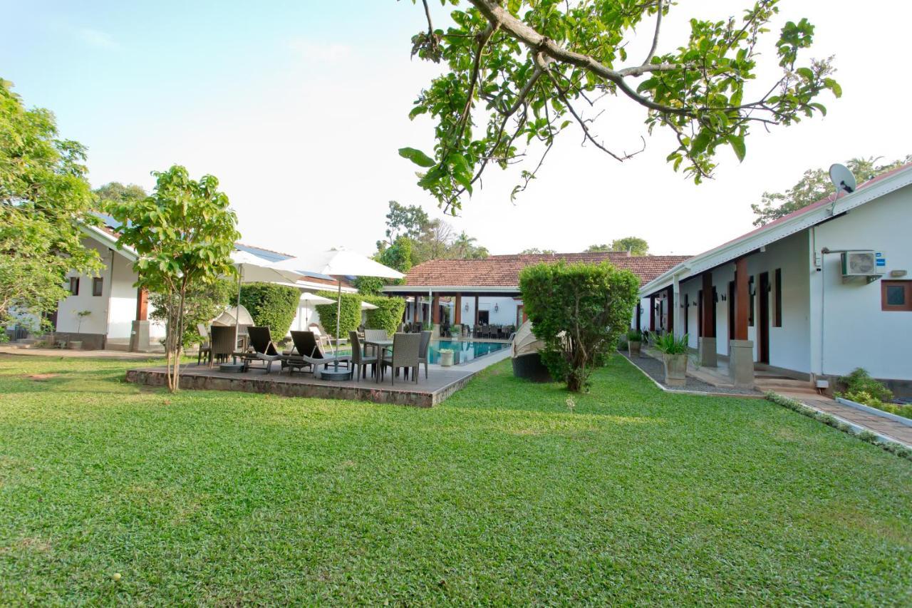 Swanee Grand Hotell Negombo Exteriör bild