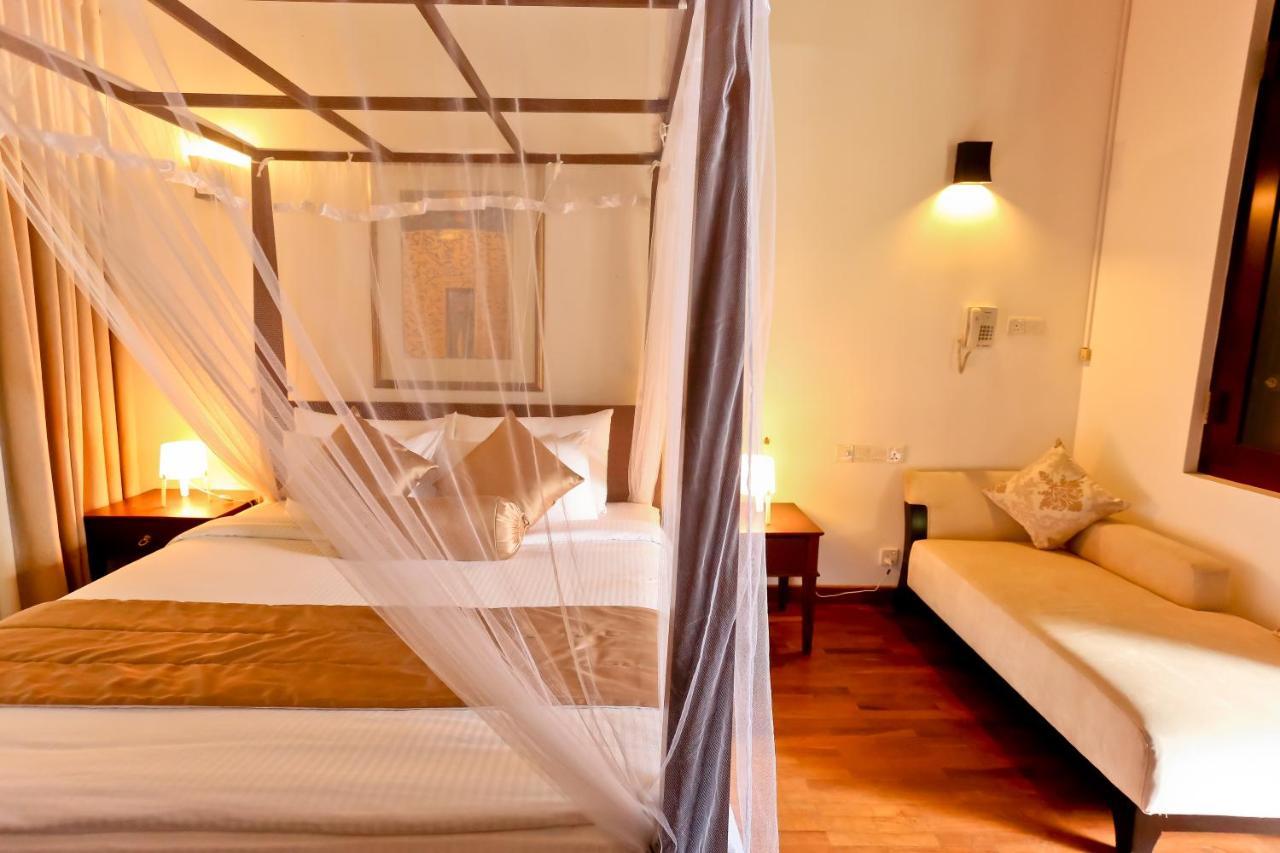 Swanee Grand Hotell Negombo Exteriör bild