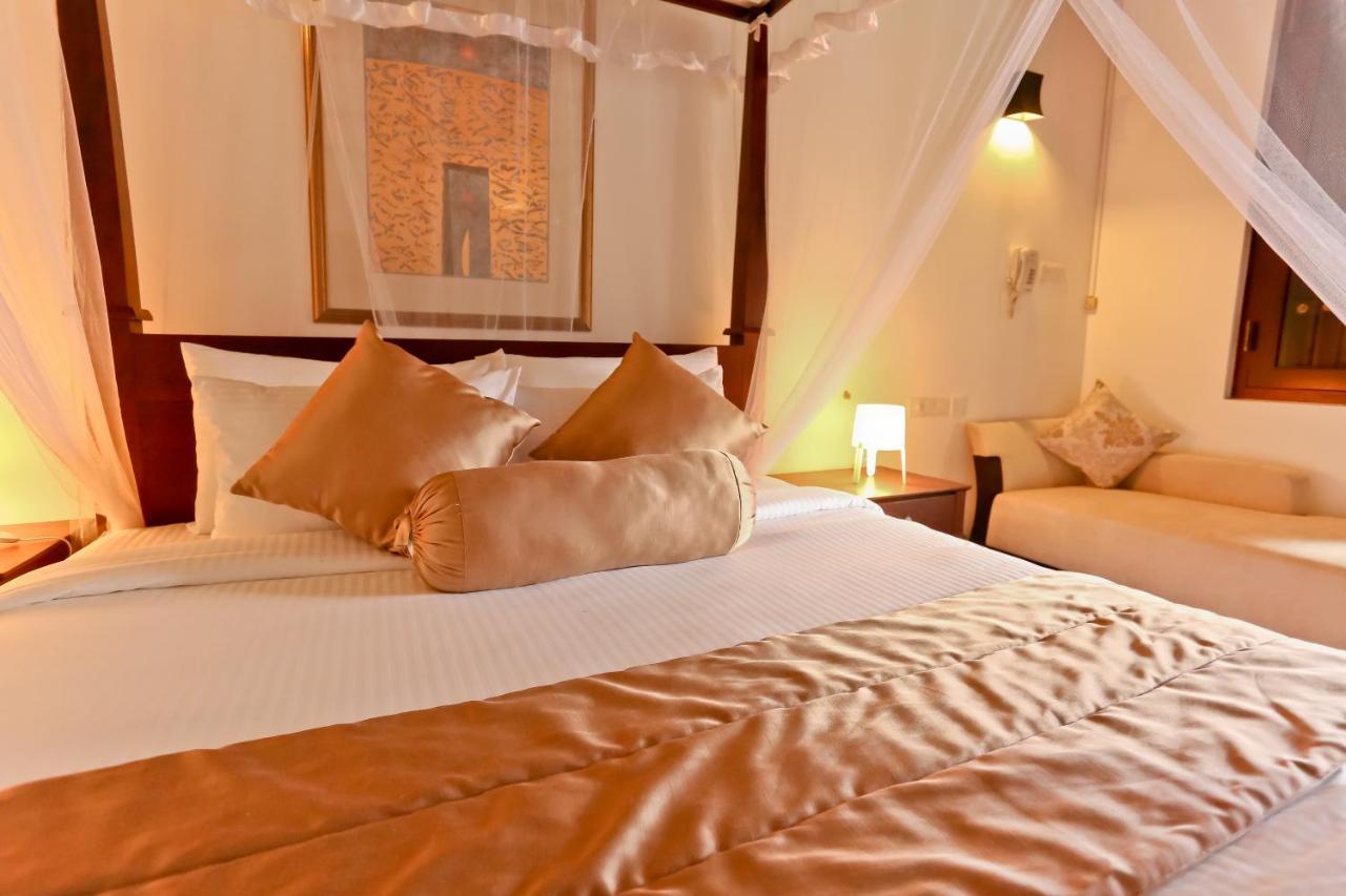 Swanee Grand Hotell Negombo Exteriör bild