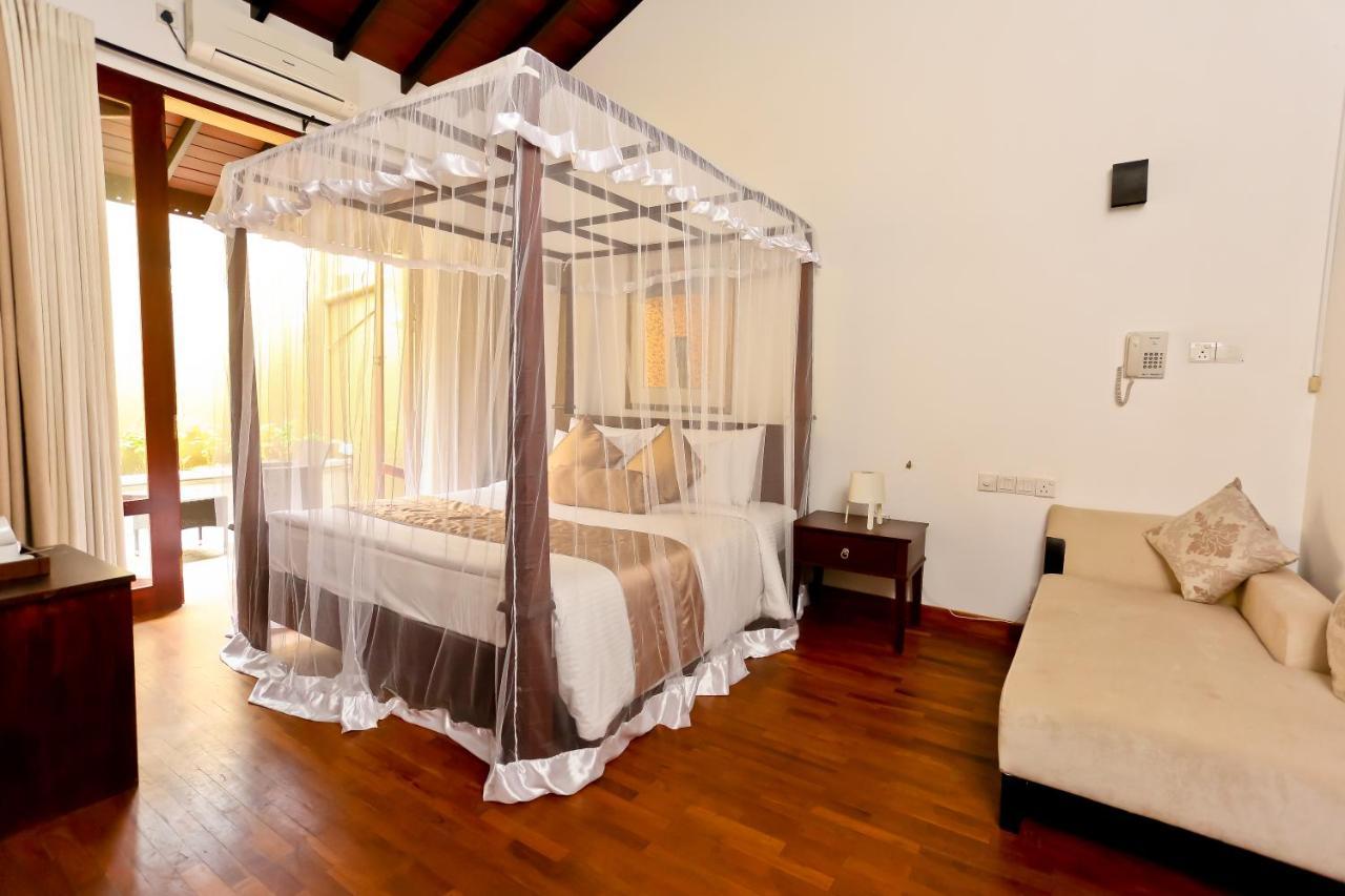 Swanee Grand Hotell Negombo Exteriör bild