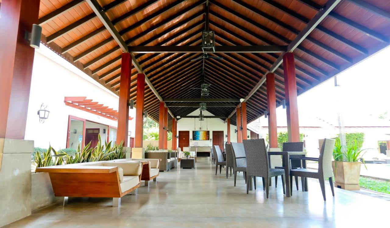 Swanee Grand Hotell Negombo Exteriör bild
