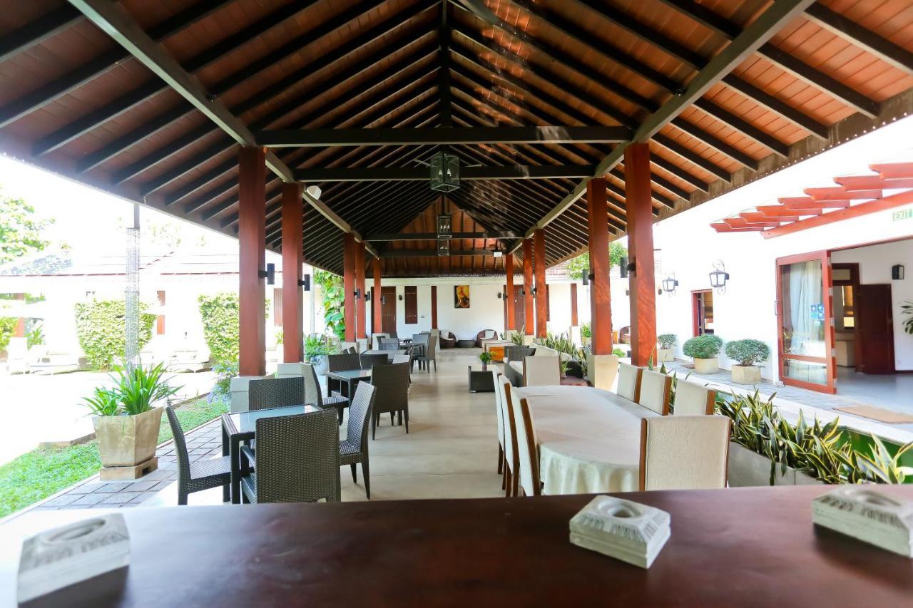 Swanee Grand Hotell Negombo Exteriör bild