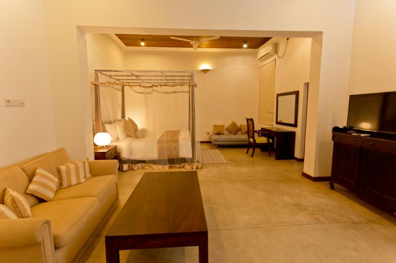 Swanee Grand Hotell Negombo Exteriör bild