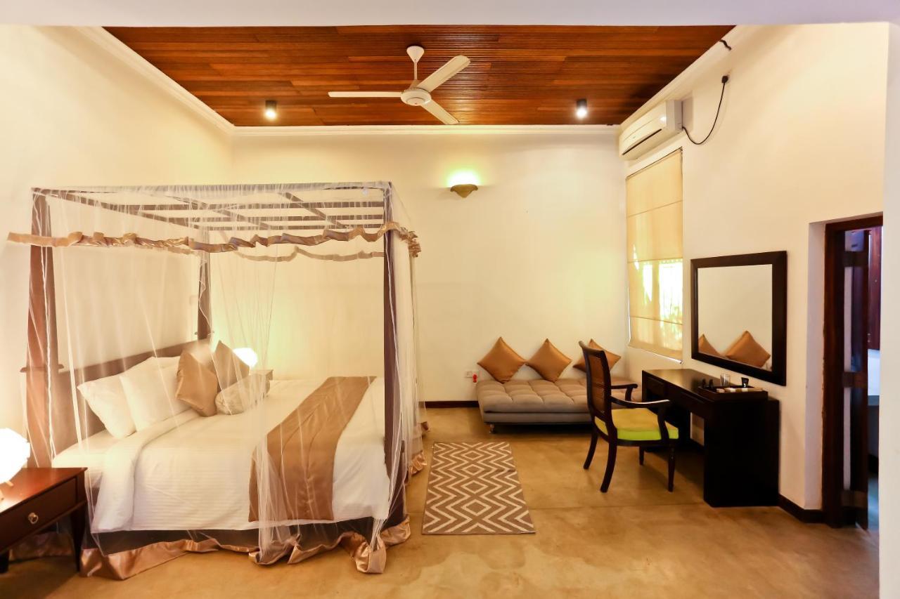 Swanee Grand Hotell Negombo Exteriör bild