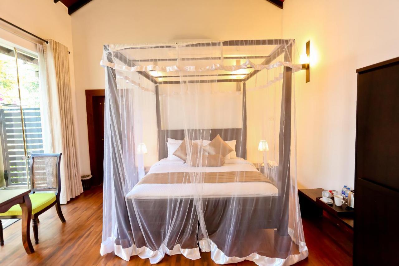 Swanee Grand Hotell Negombo Exteriör bild