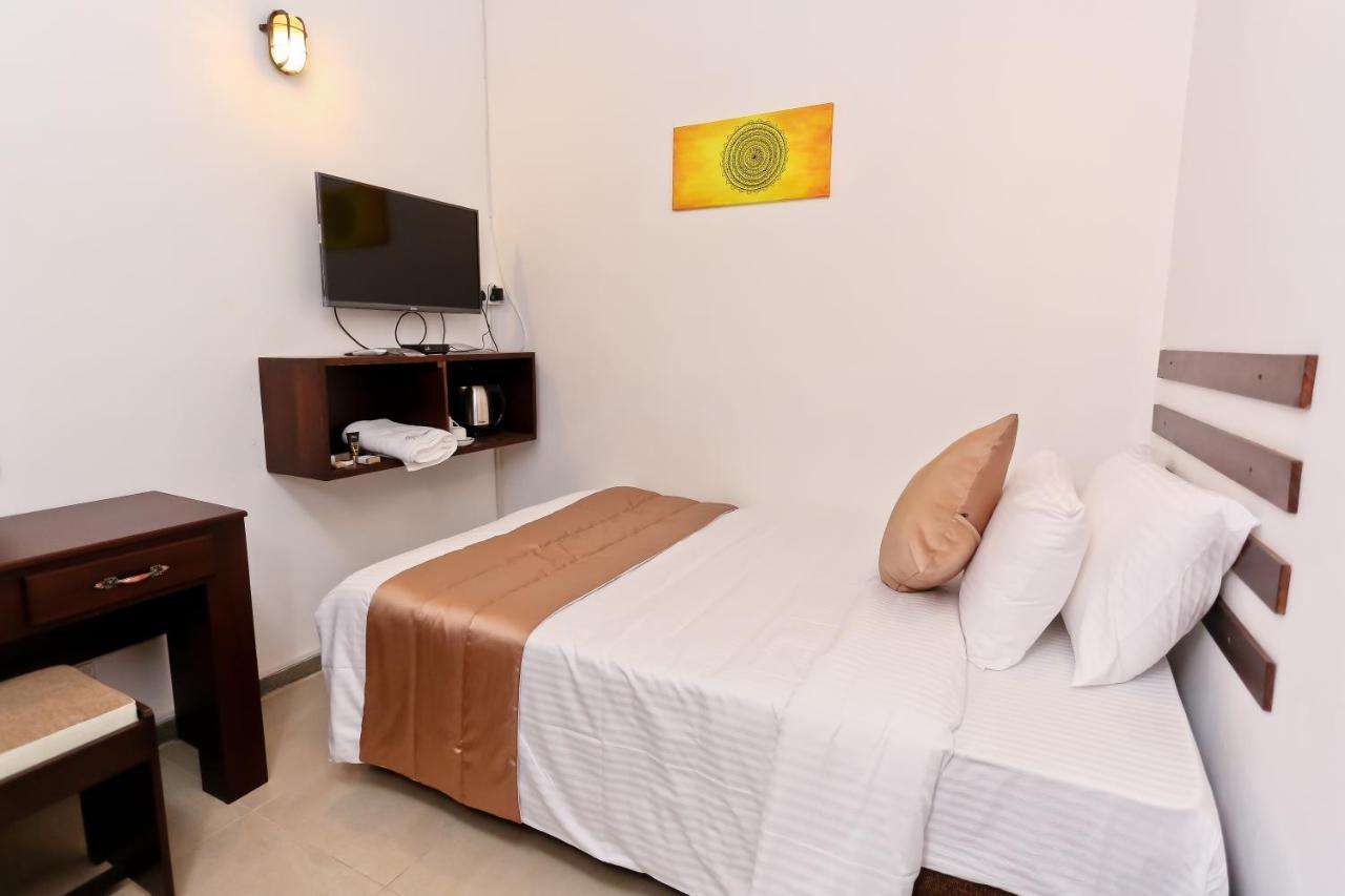 Swanee Grand Hotell Negombo Exteriör bild