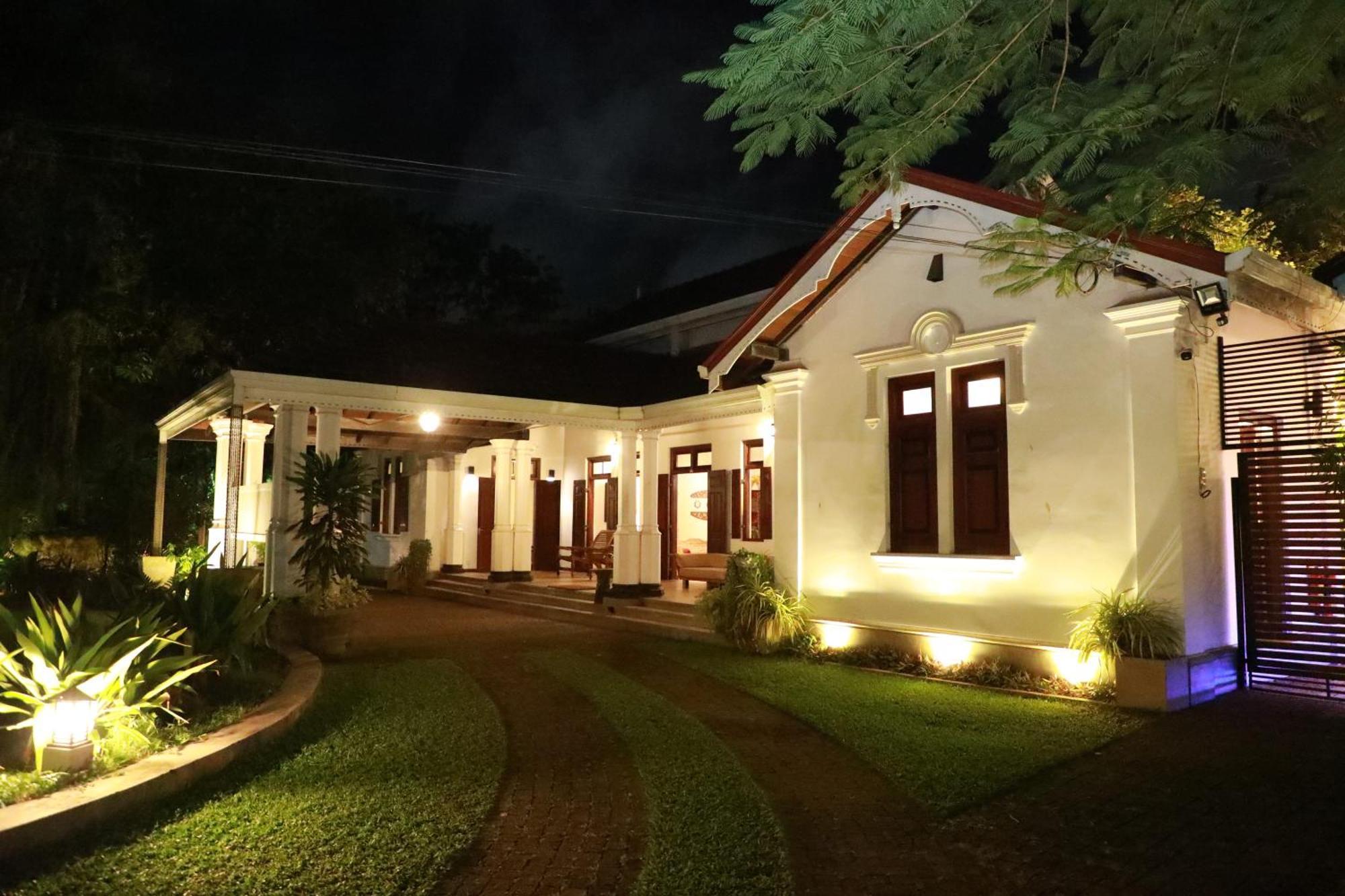 Swanee Grand Hotell Negombo Exteriör bild
