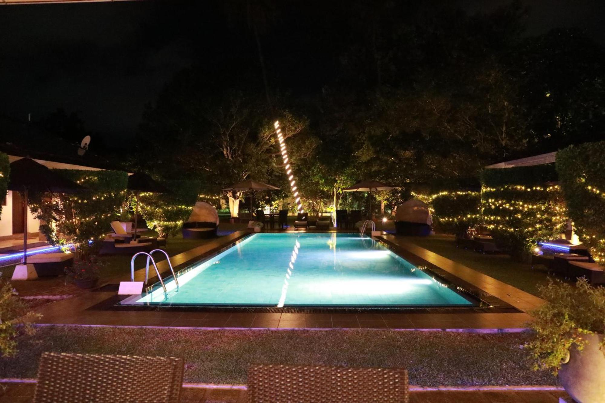 Swanee Grand Hotell Negombo Exteriör bild