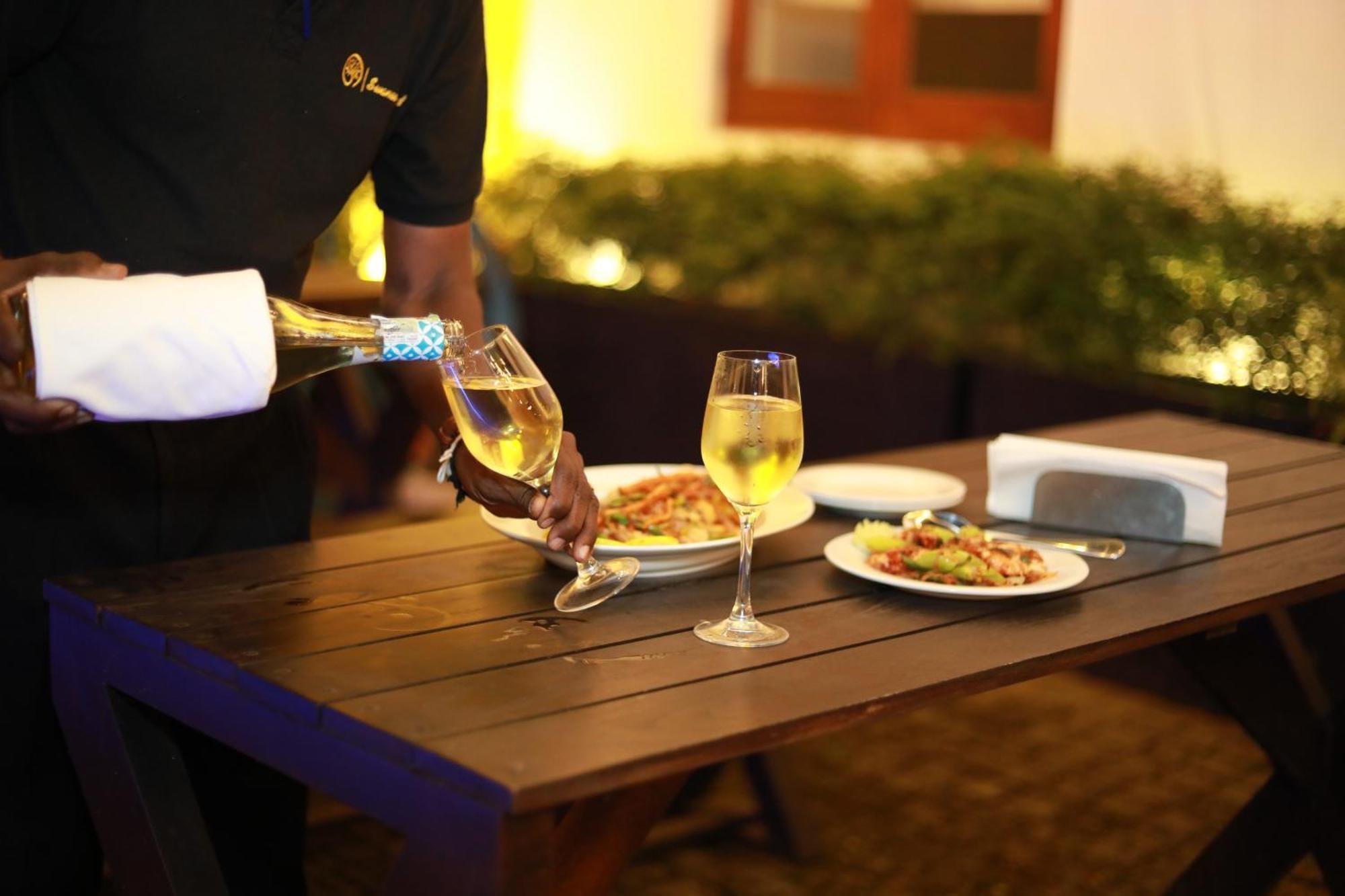 Swanee Grand Hotell Negombo Exteriör bild