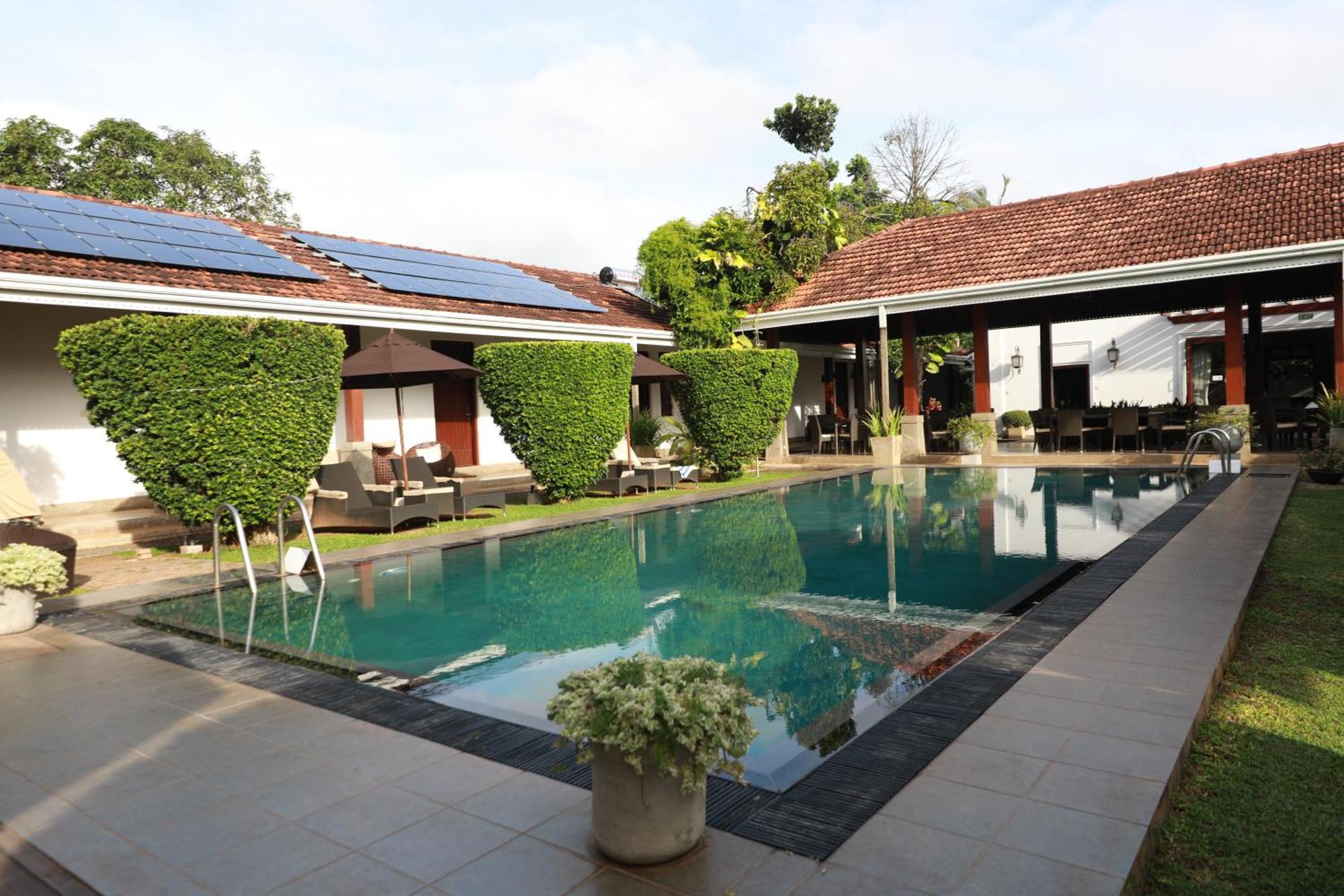 Swanee Grand Hotell Negombo Exteriör bild