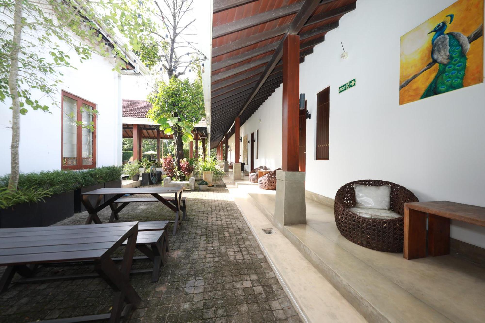 Swanee Grand Hotell Negombo Exteriör bild