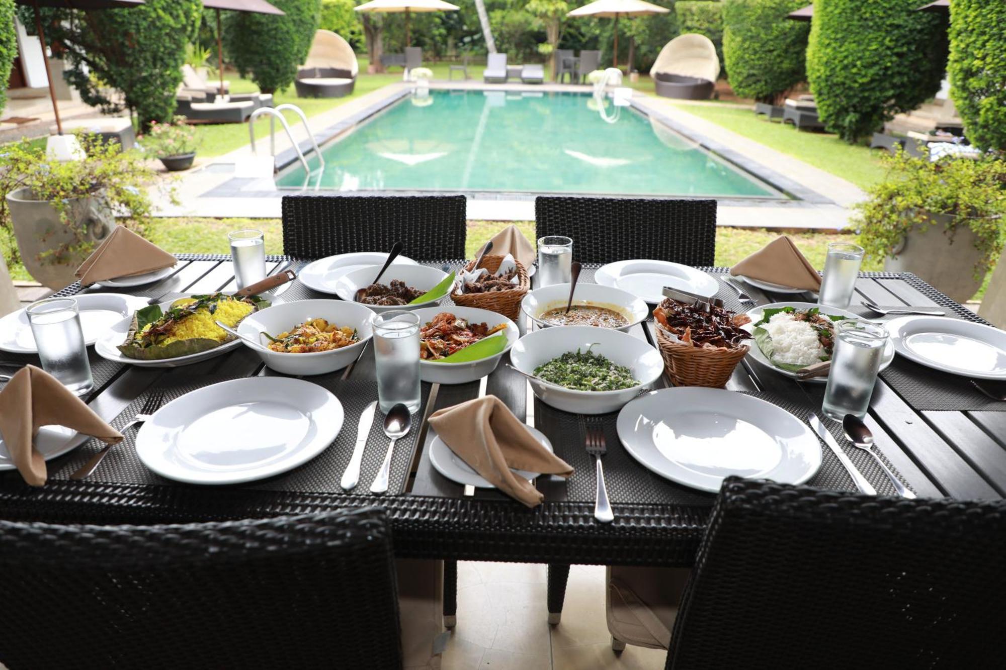 Swanee Grand Hotell Negombo Exteriör bild