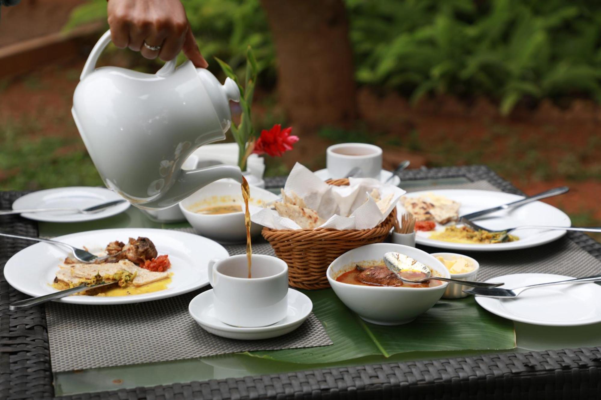Swanee Grand Hotell Negombo Exteriör bild