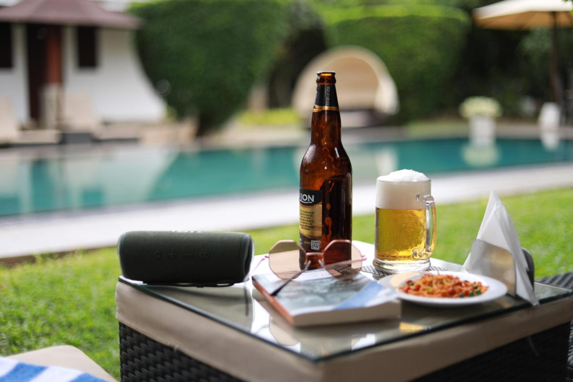 Swanee Grand Hotell Negombo Exteriör bild